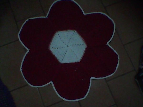 Tapete em barbante em forma de flor